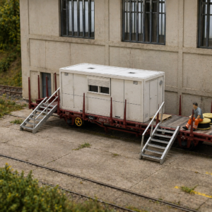 Bungalow ferroviaire HO 1/87 sur wagon plat maquette Bastrains en décor industriel SNCF