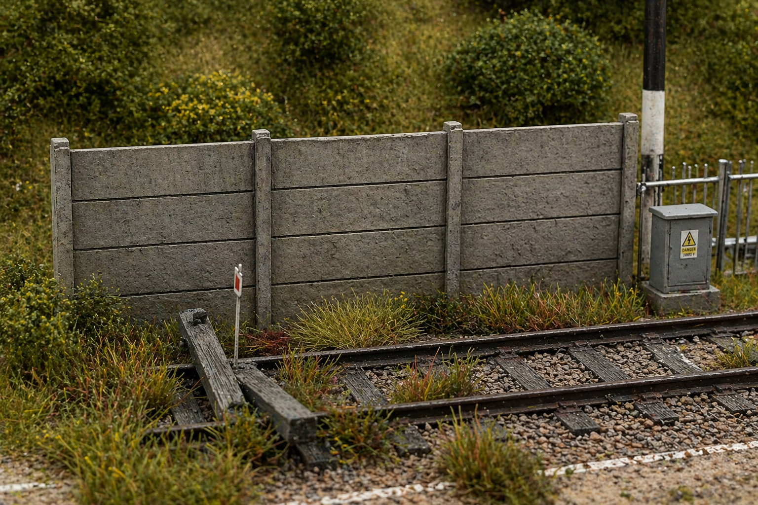Palissade en plaques béton HO 1/87 maquette Bastrains en bord de voie SNCF