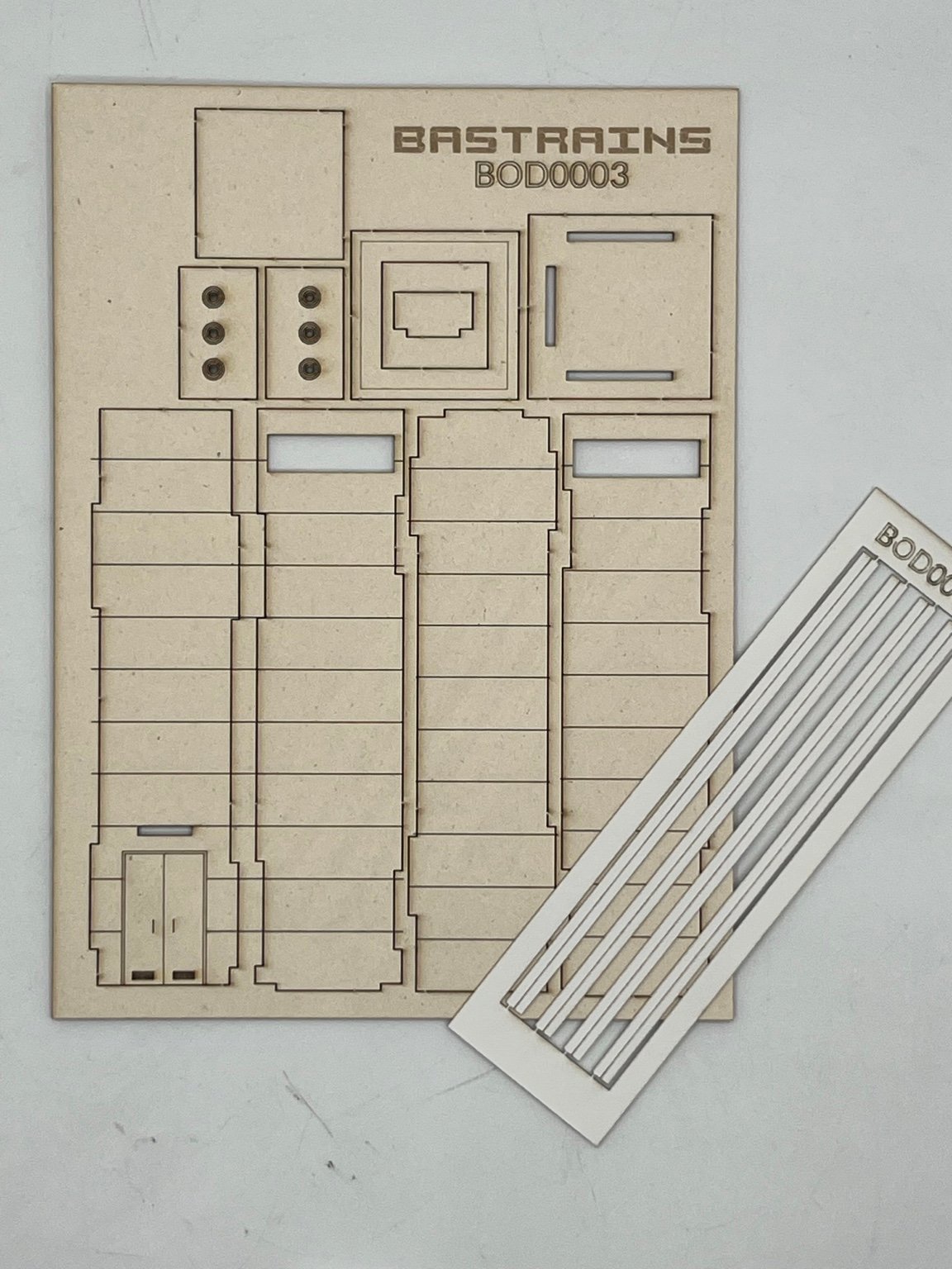 Planches du kit prototype de transformateur EDF HO Bastrains